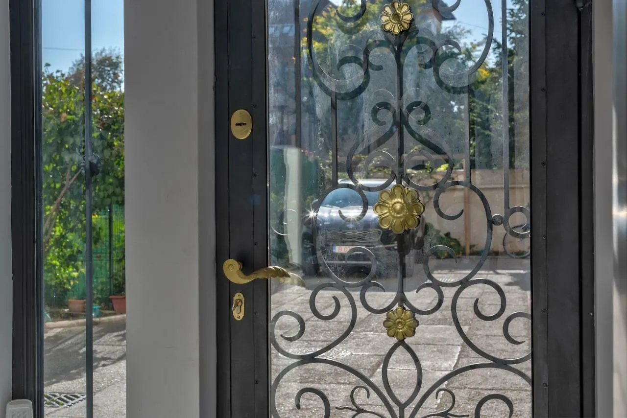 Apartment Ferienwohnung Le Park Bukarest